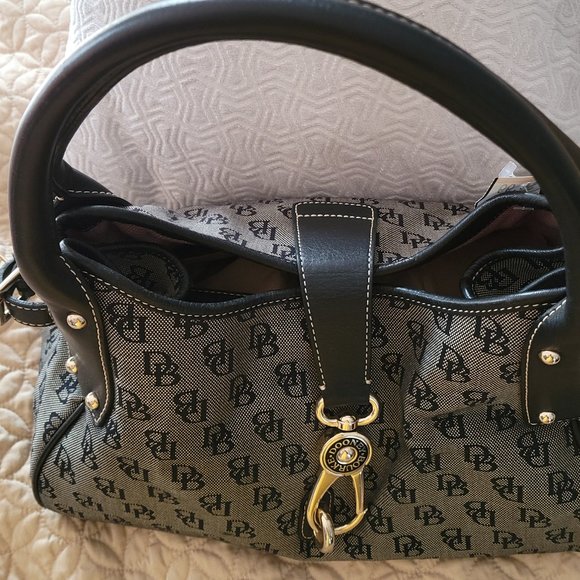 DOONEY AND BURKE BLACK LOGO MEDIUM LOCK SATCHEL BAG - Picture 10 of 12